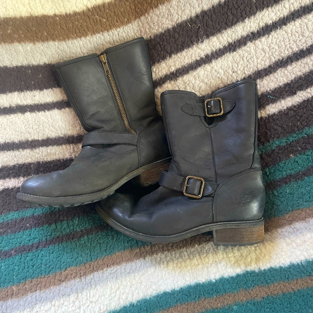 UGG Chaney Women’s Black Leather & Shearling Lined Boots Size 8.5